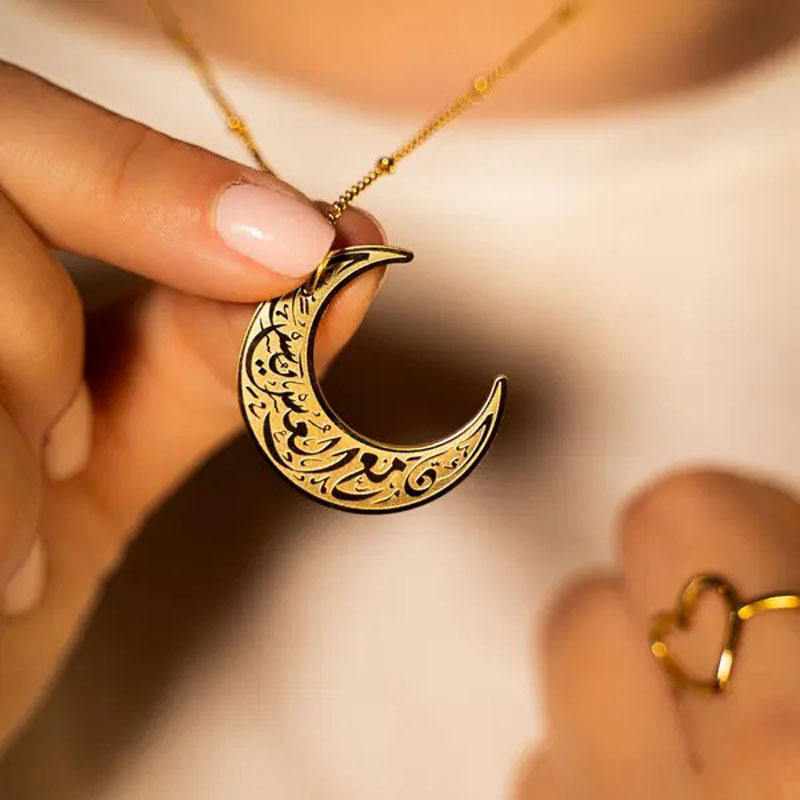 Women Lady Alloy Simple Design Sweet Moon Shaped Pendant Necklace Jewelry Gift